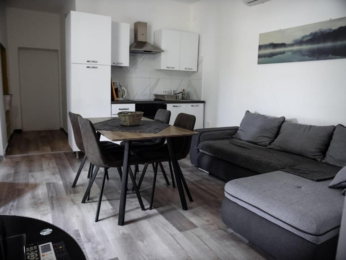 Apartment Ground Floor With Parking Erny Pula Exteriör bild